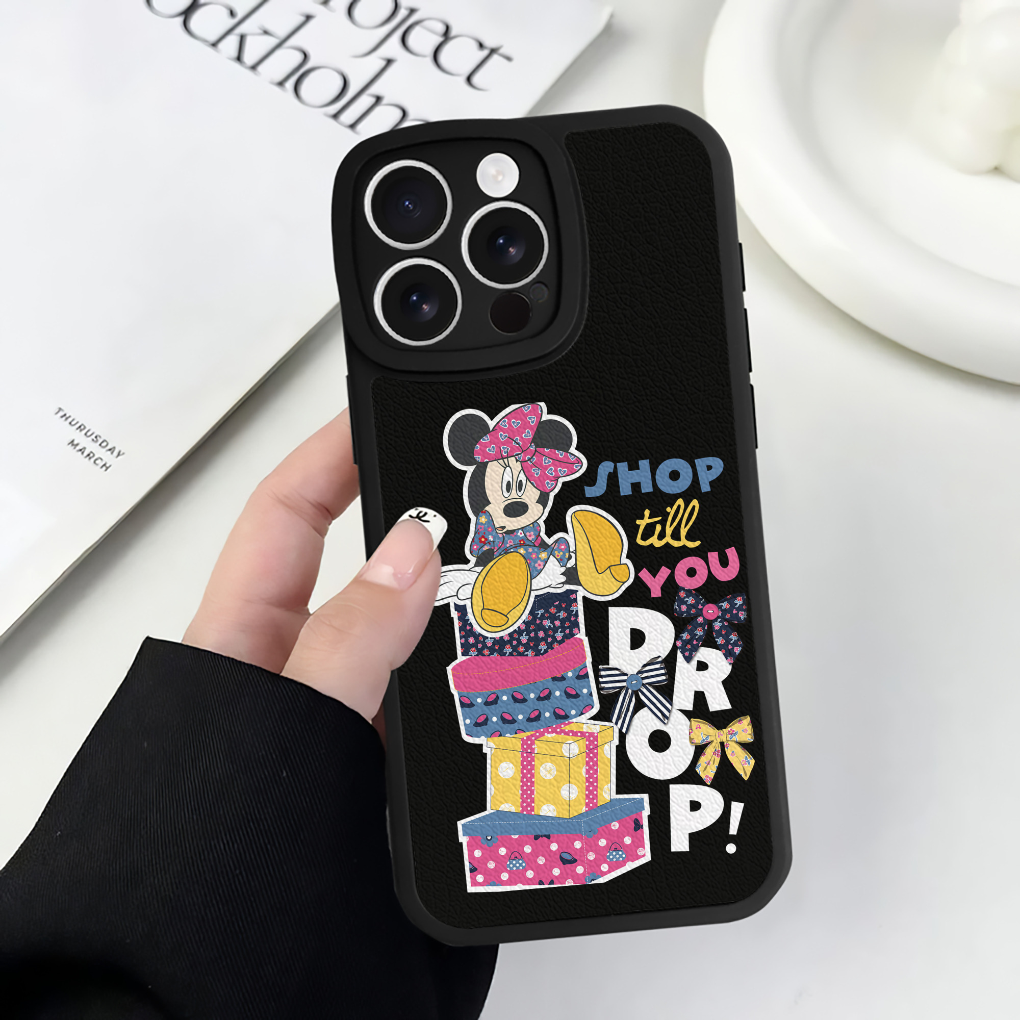 （画像用） ミッキーマウス Mickey Mouse 【iPhone 16シリーズ対応】シリコンスマホケース（レザー調） 材質：シリコン